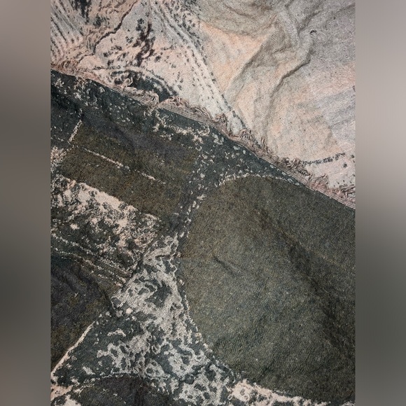 Olive Artizia Wilfred Wool Shawl - Picture 2 of 4